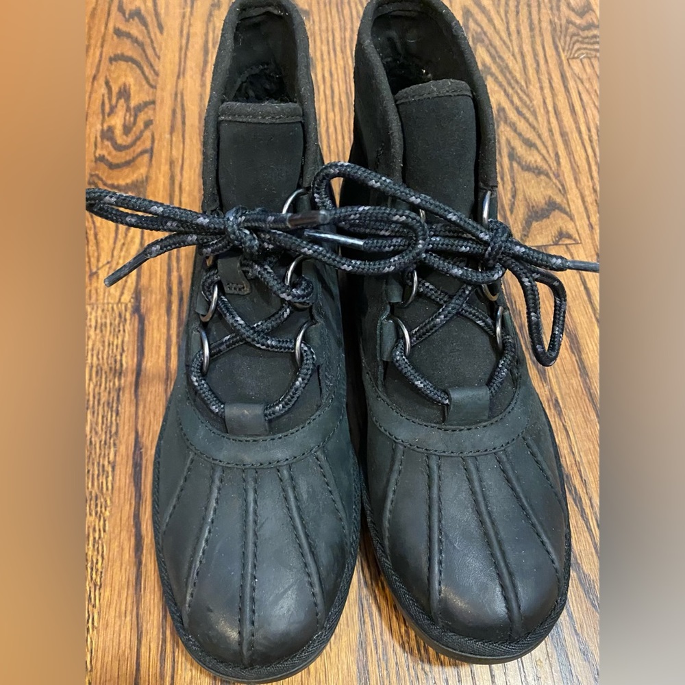 New Black Suede UGG Fleece Lined Waterproof Lace Up Winter Boots Size 6